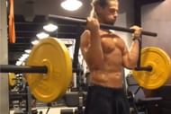 Keep your hands facing towards each other during cambered curls. (Photo via Instagram/marcmegna)